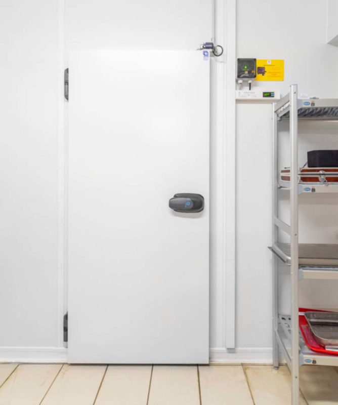DREYER - Porte pivotante positive pour chambre froide